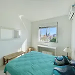 Belo Apto com churrasqueira a 100m da Praia